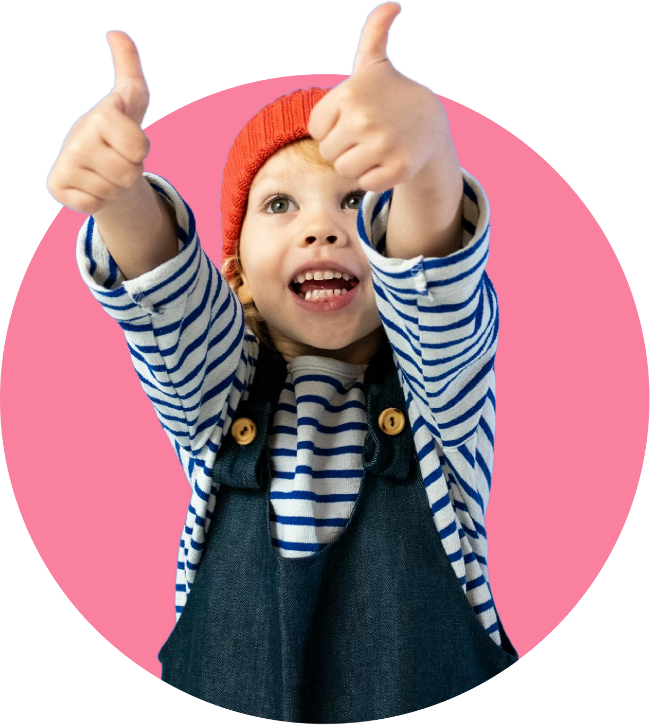 Nino jugando con juguetes Bali Toys